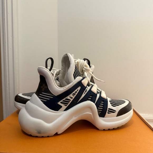 Louis Vuitton Patent Monogram Archlight Sneaker - Picture 2 of 9